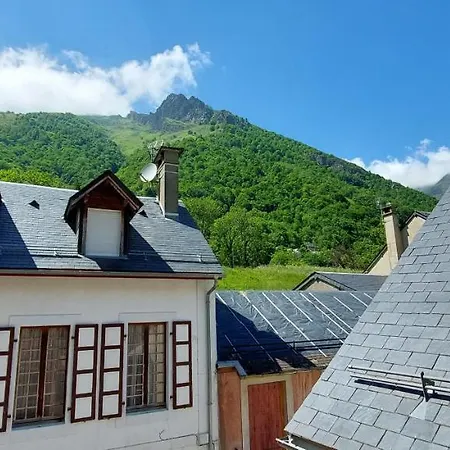 Avec Balcon Face A La Montagne *